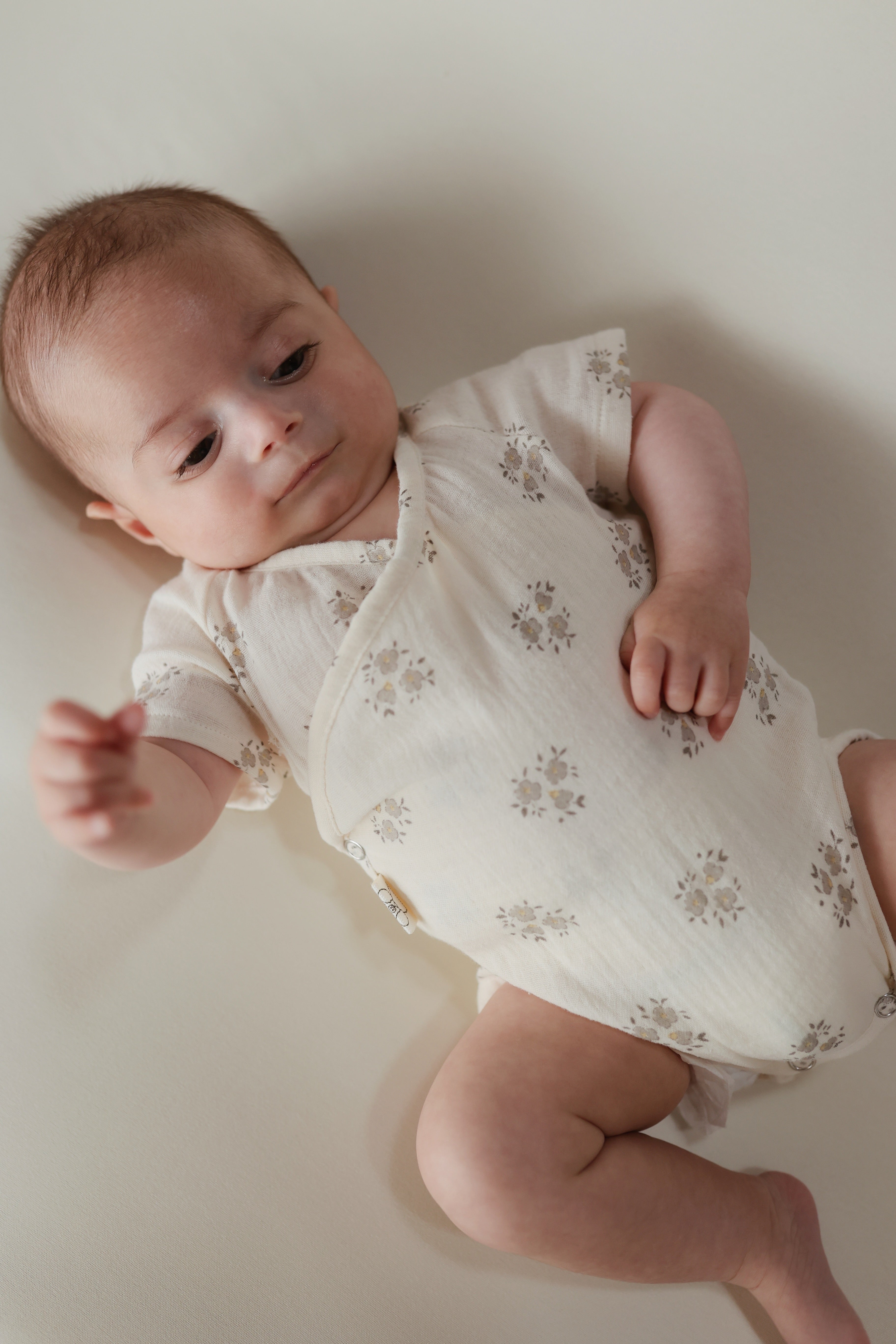 Body à manches courtes en mousseline grise SIA