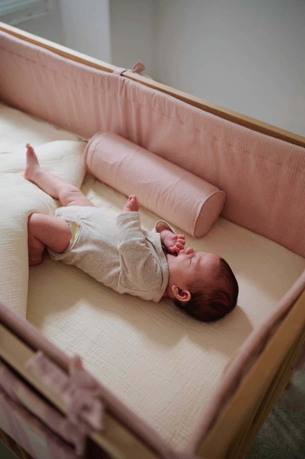 Cojín Antivuelco mini stripe rosa