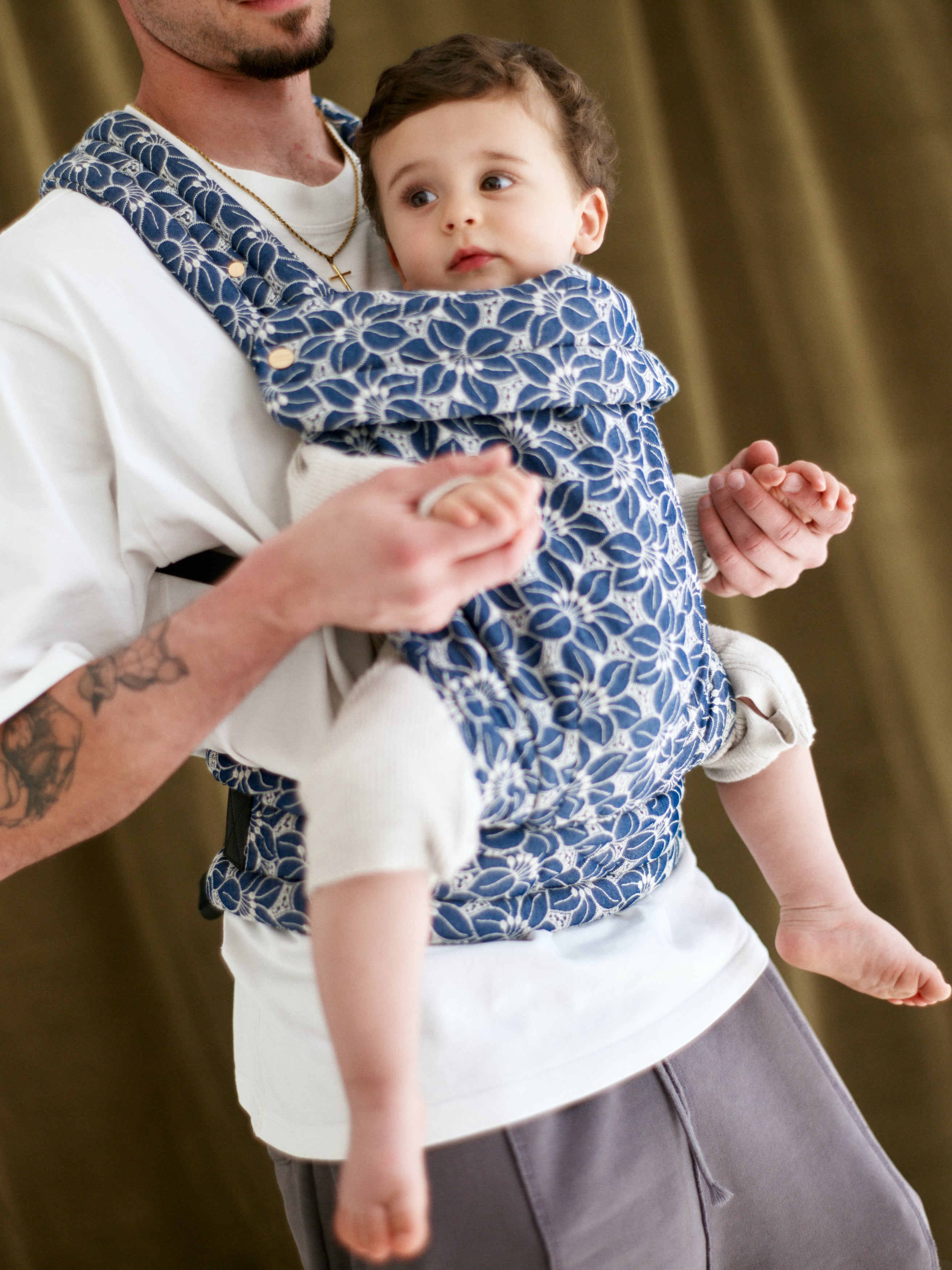 Portabebe “Apron Flower” Mömo X Elevenmia