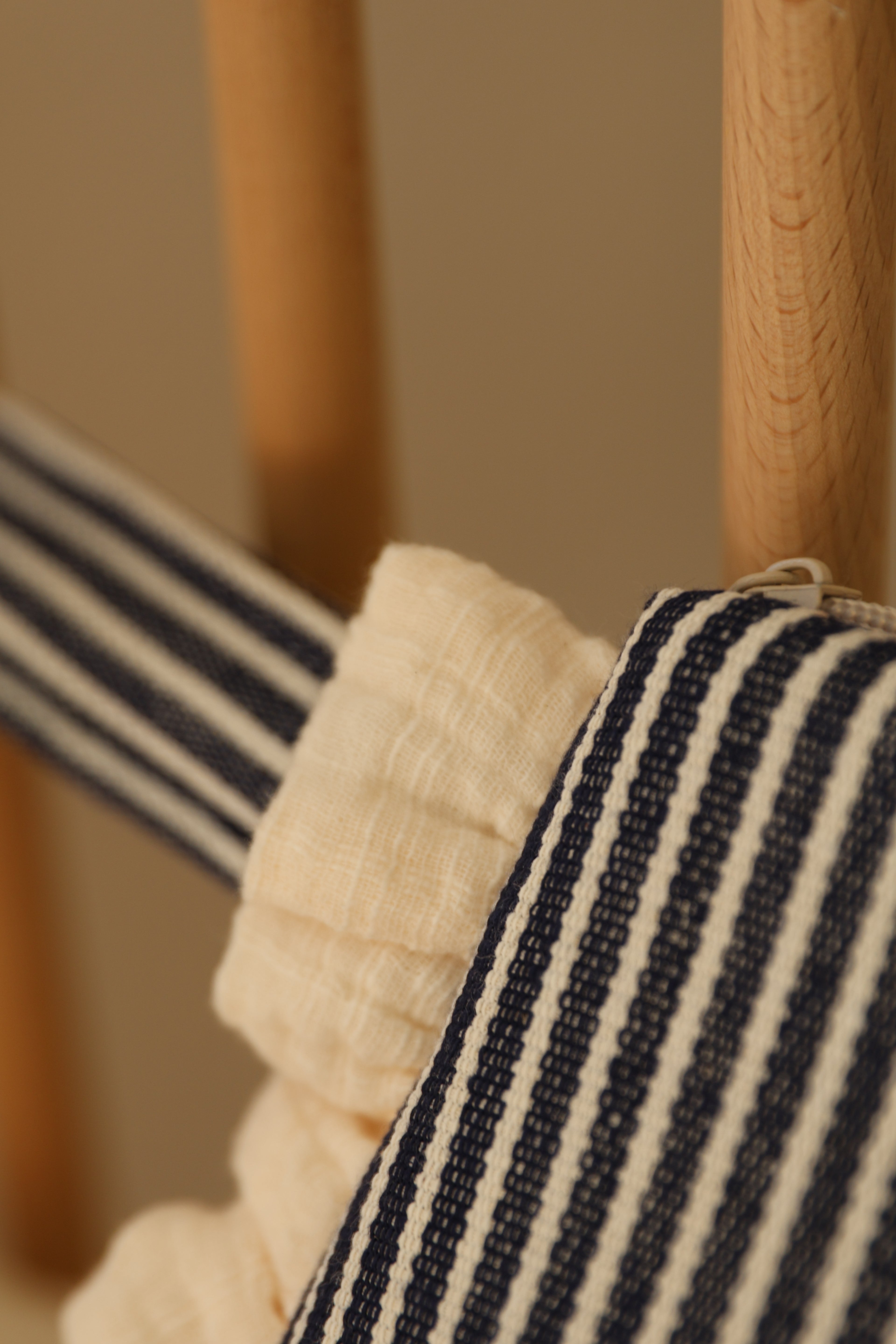 Neceser Volante Apron Stripe Jean+ Gasa Cruda