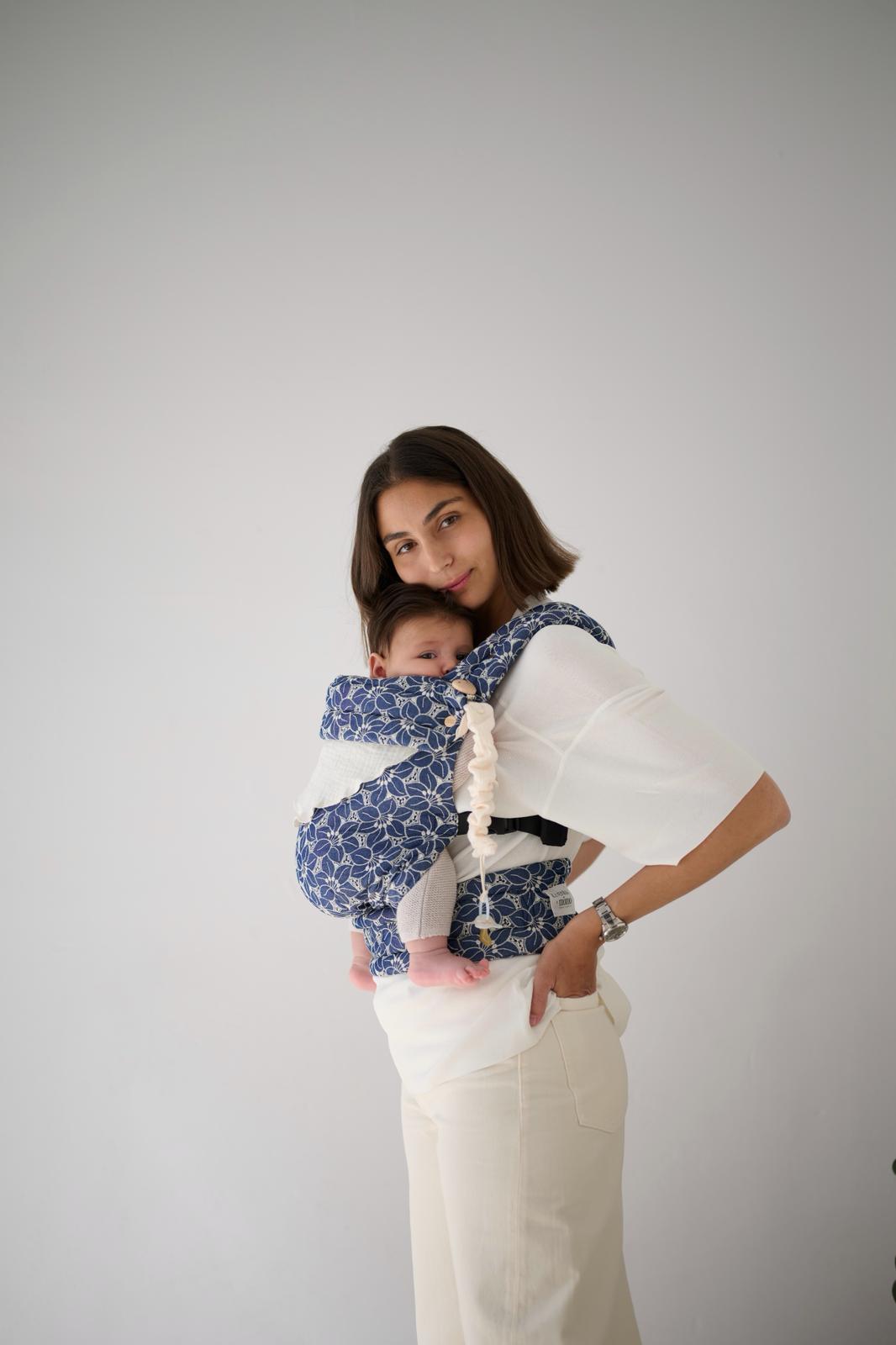 Portabebe “Apron Flower” Mömo X Elevenmia