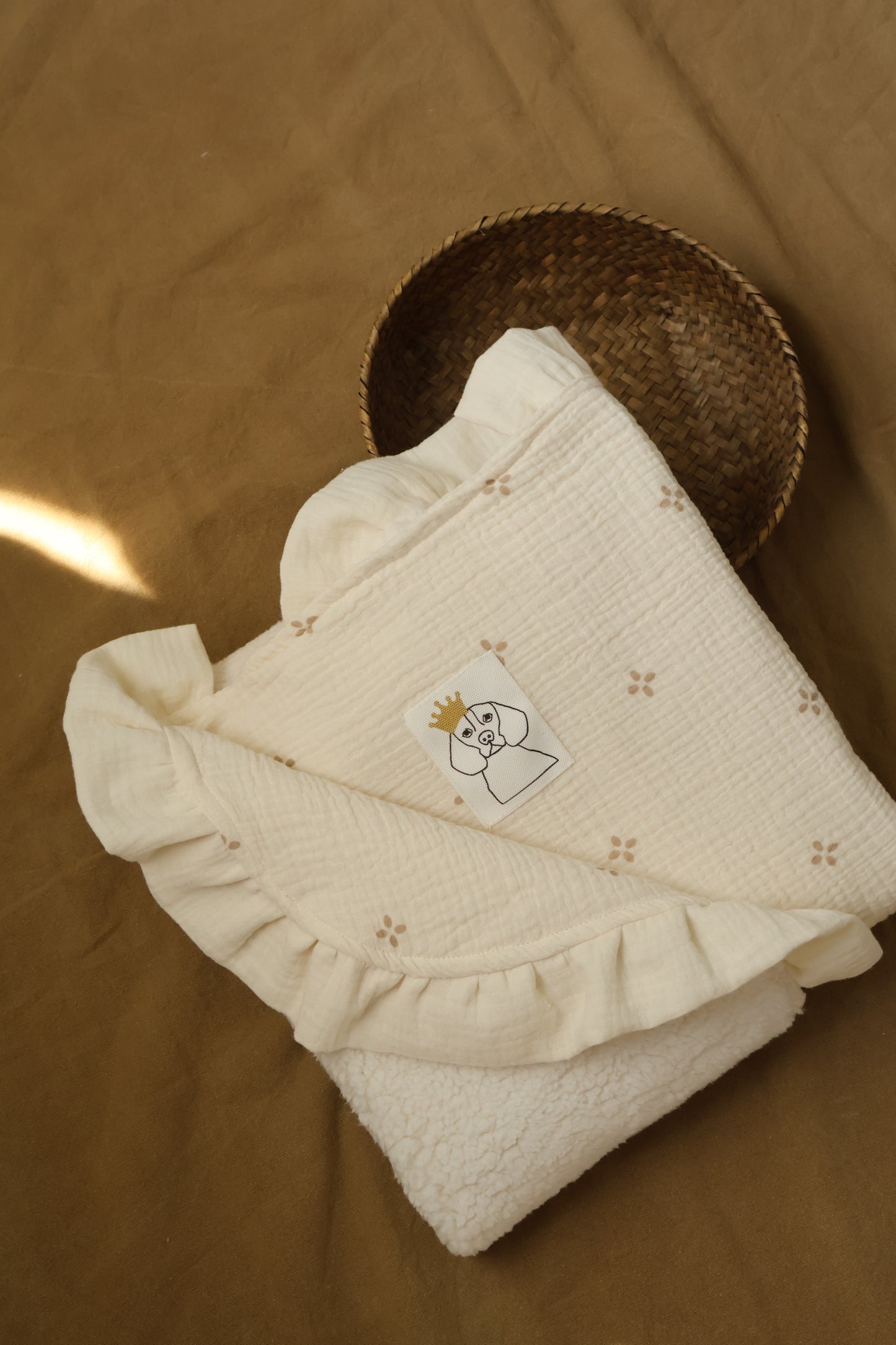 Beige Muslin + Mía Ruffle Cooing