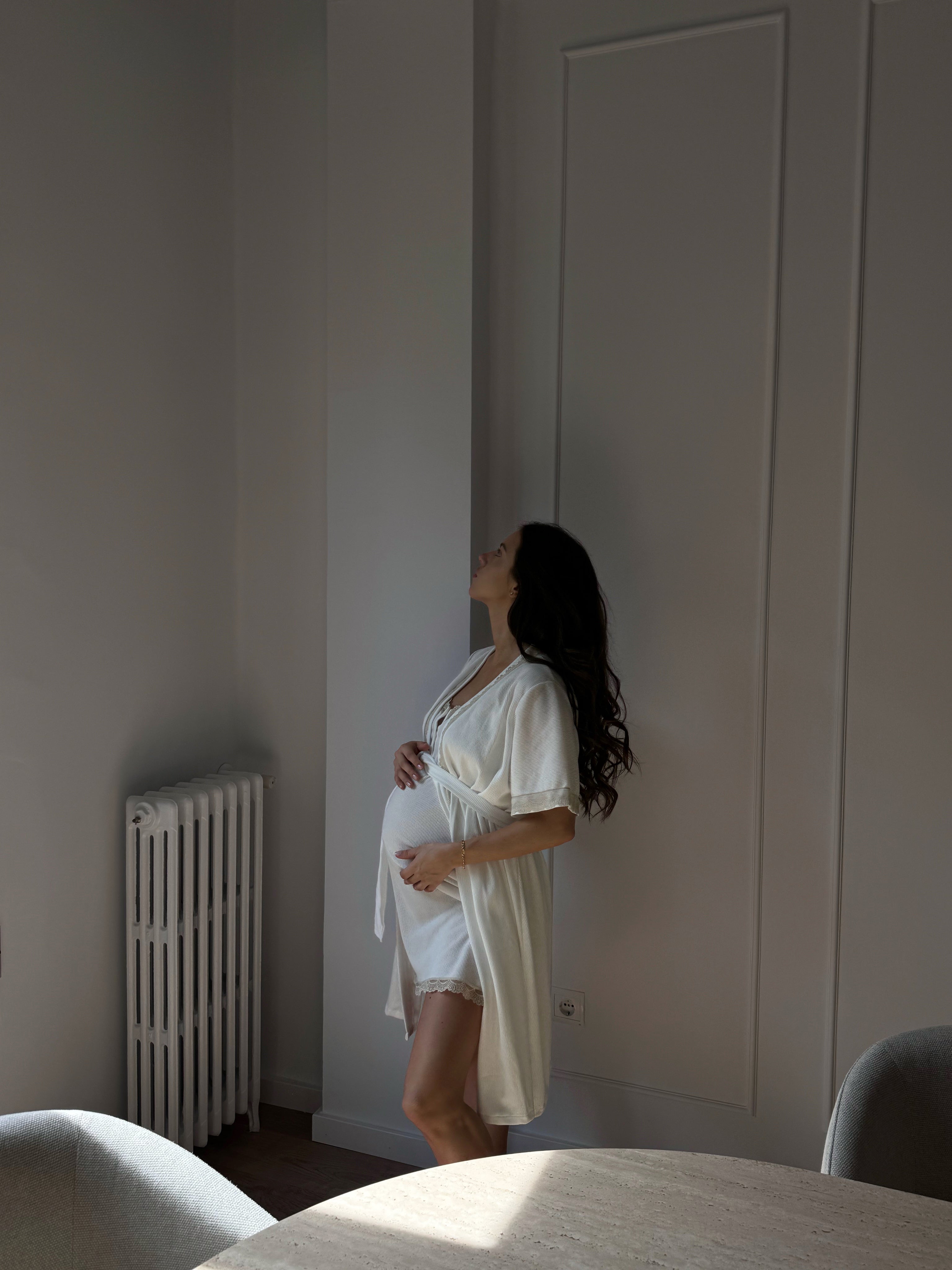 Robe à manches courtes côtelée blanche et dentelle