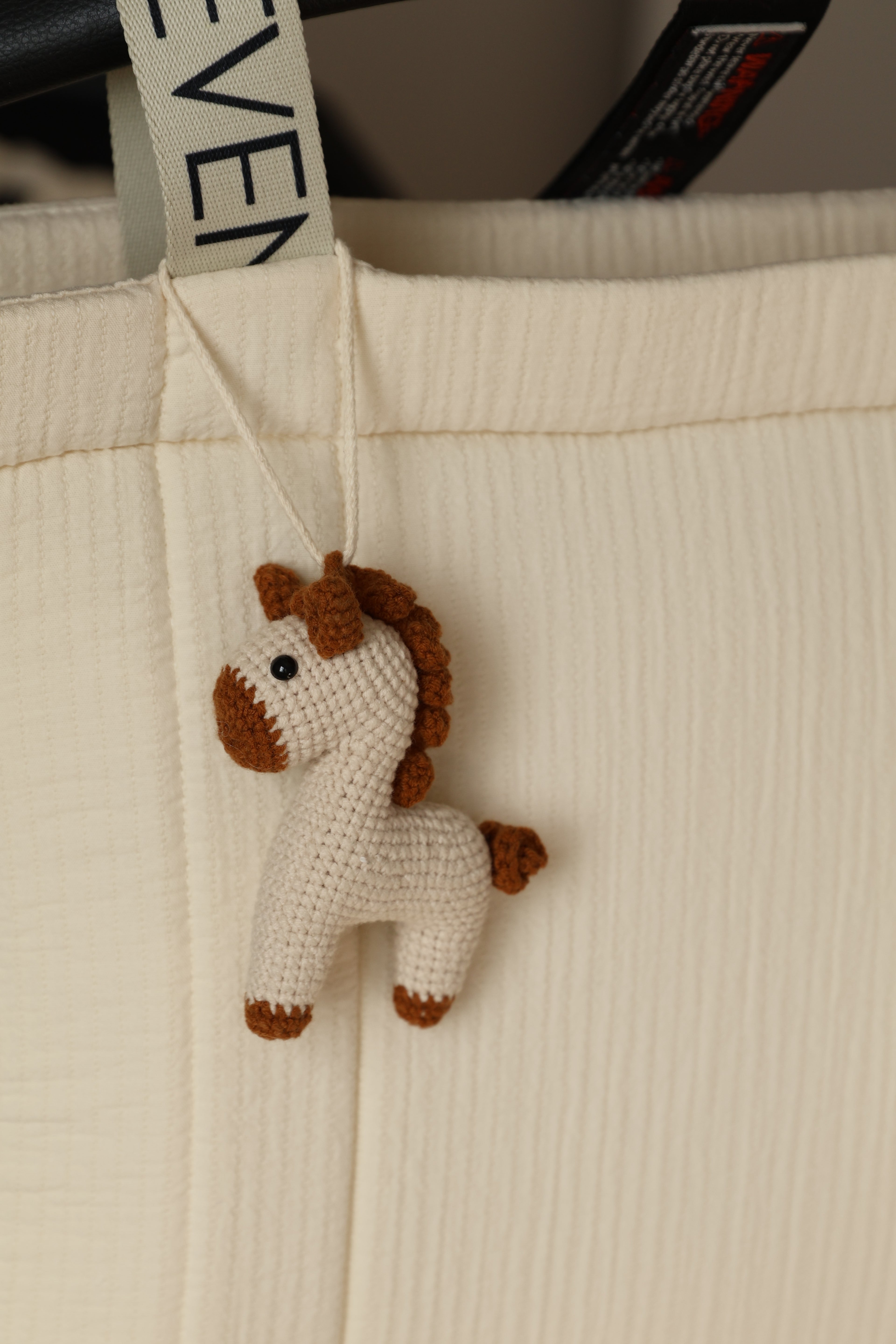 Charm Caballito Blanco