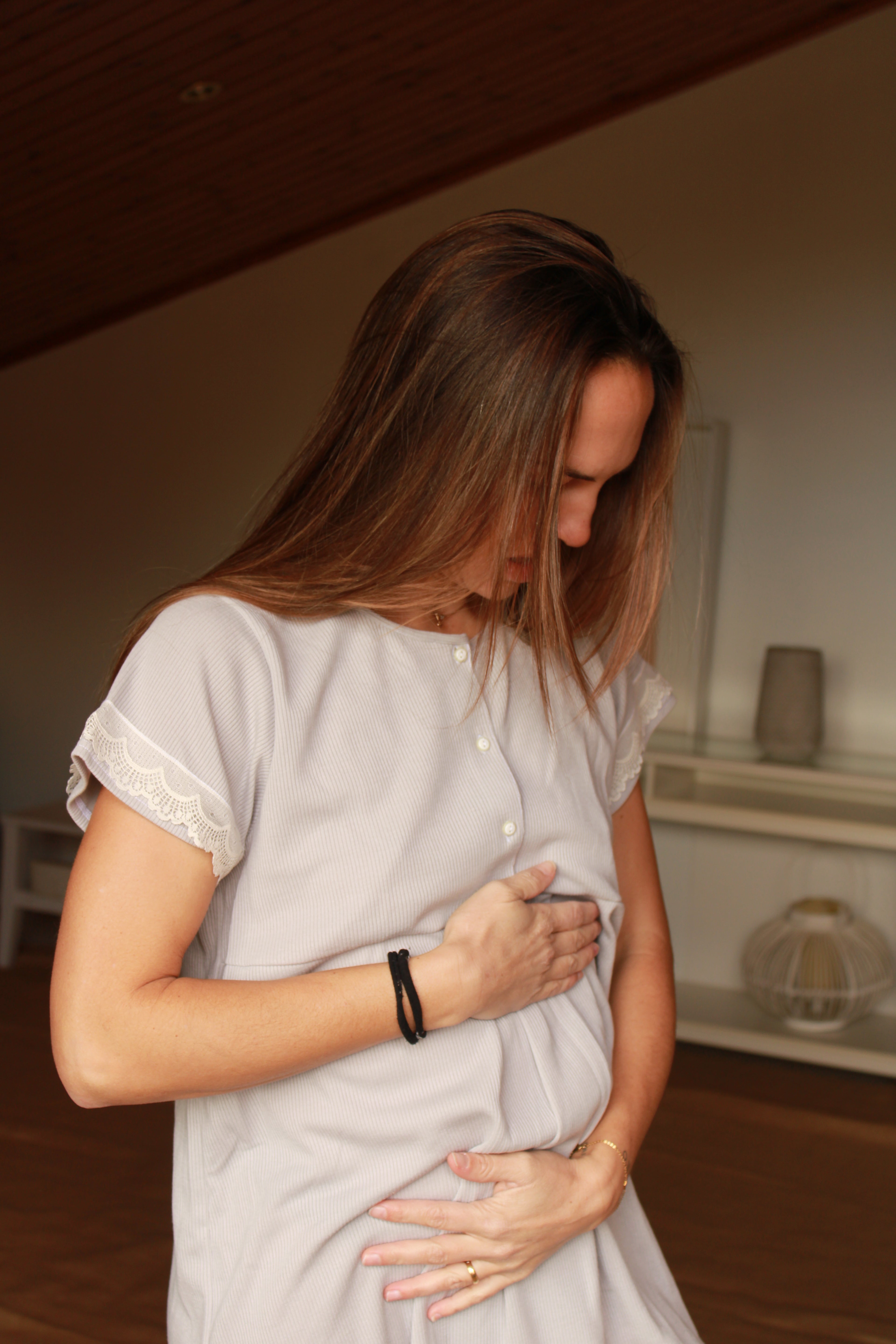 Chemise de nuit grise côtelée à manches courtes