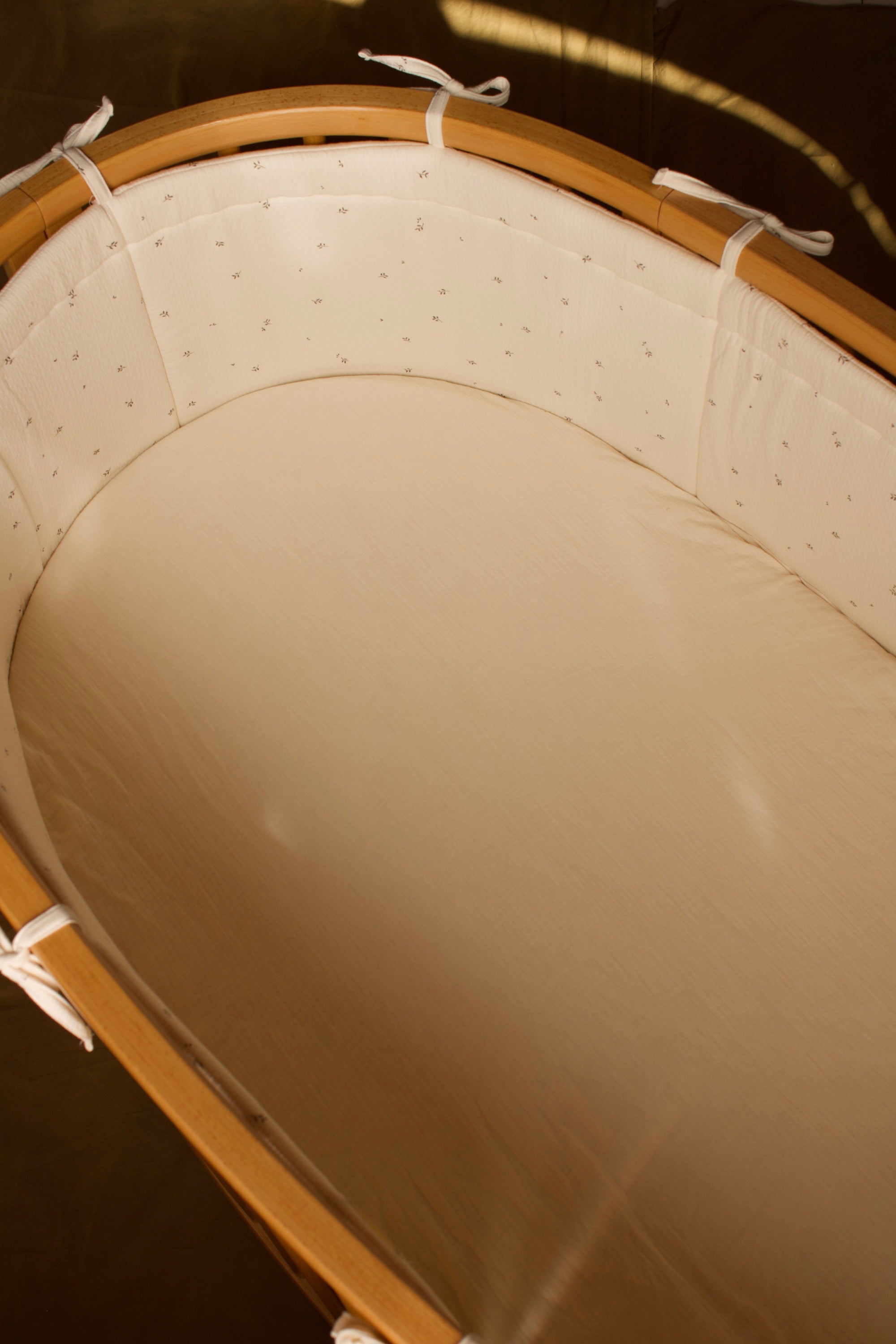 Stokke V3 Beige Muselin Crib Protector