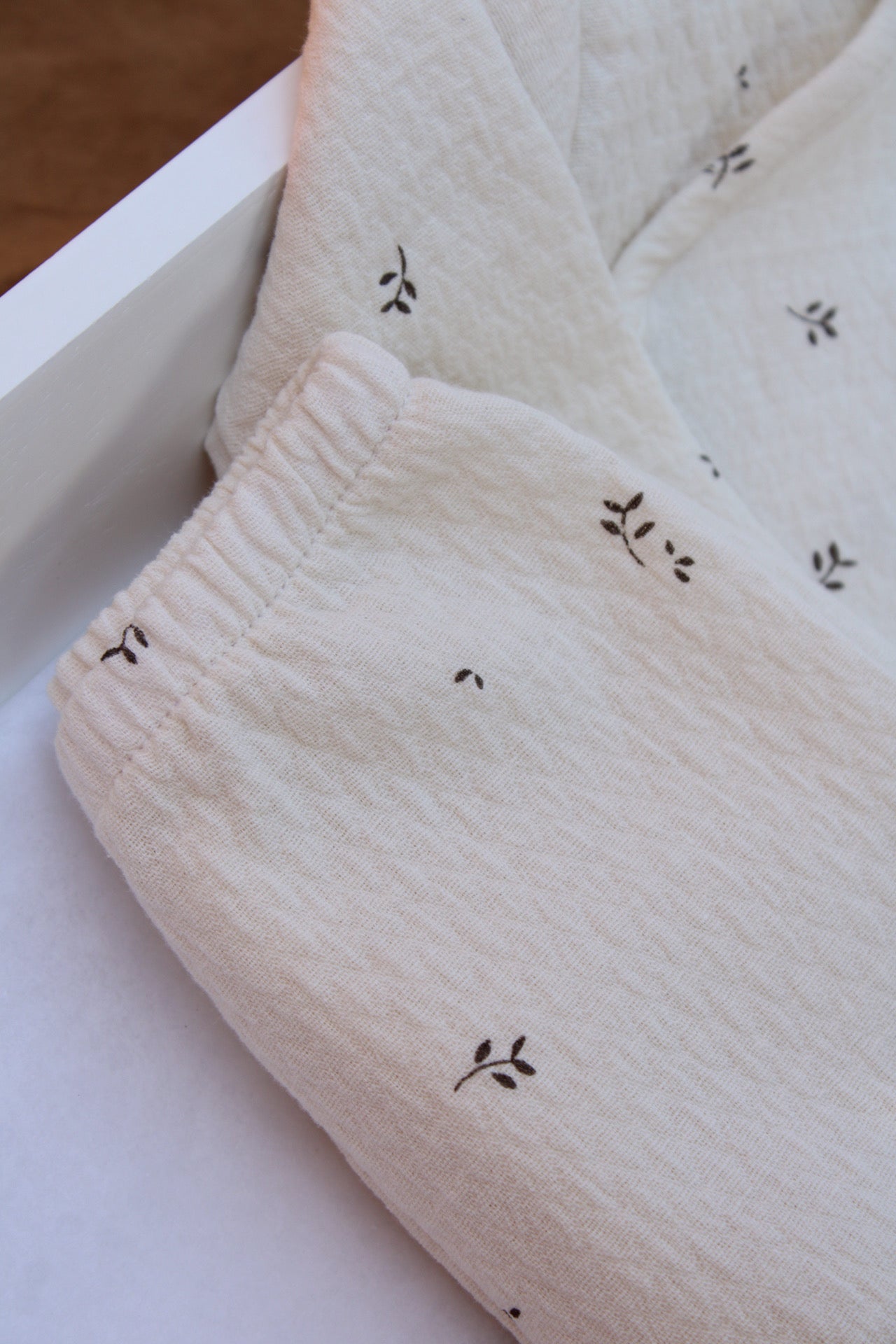 Ensemble chemise croisée + leggings imprimés nature