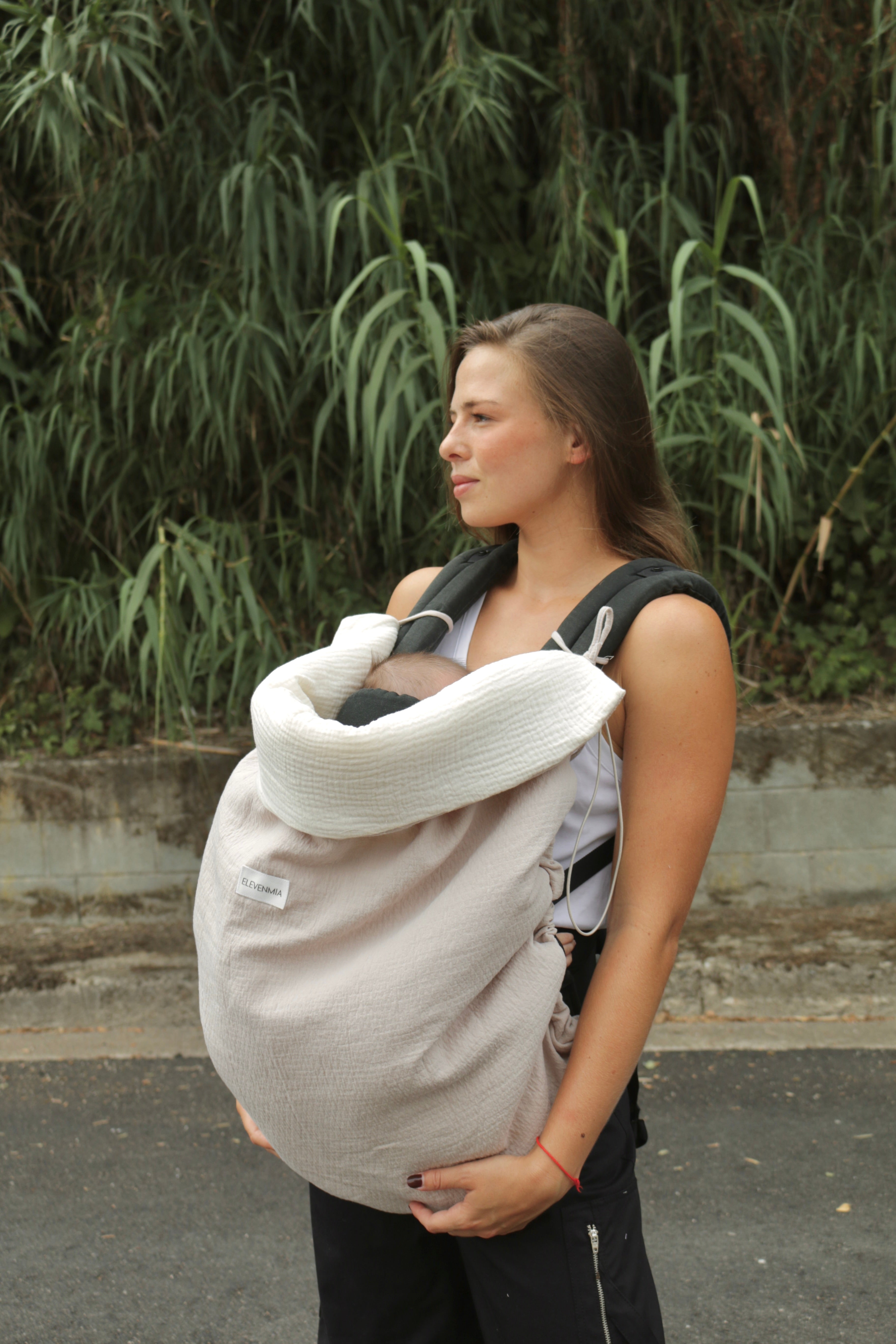 Beige Muslin + Mía Ruffle Cooing