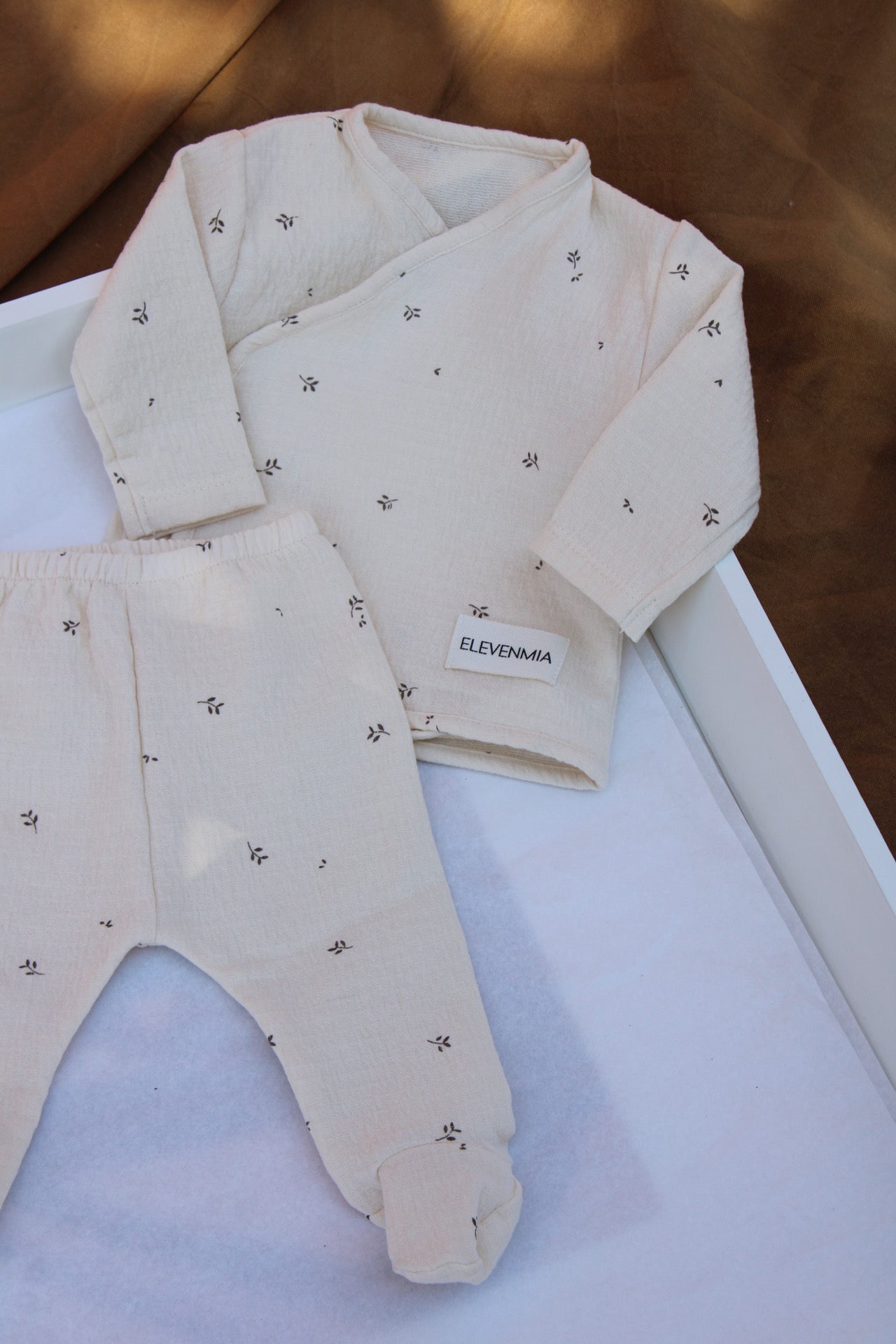 Ensemble chemise croisée + leggings imprimés nature