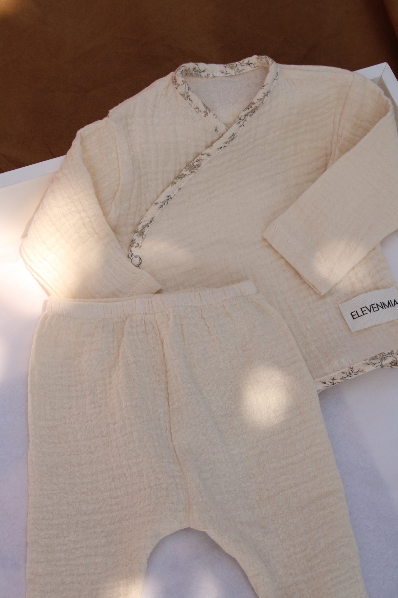 Ensemble chemise portefeuille en mousseline brute + leggings en mousseline brute