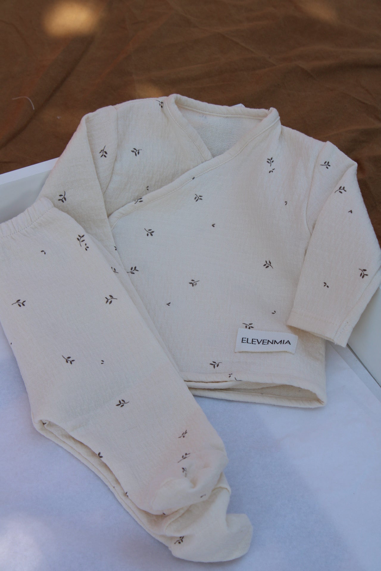 Ensemble chemise croisée + leggings imprimés nature