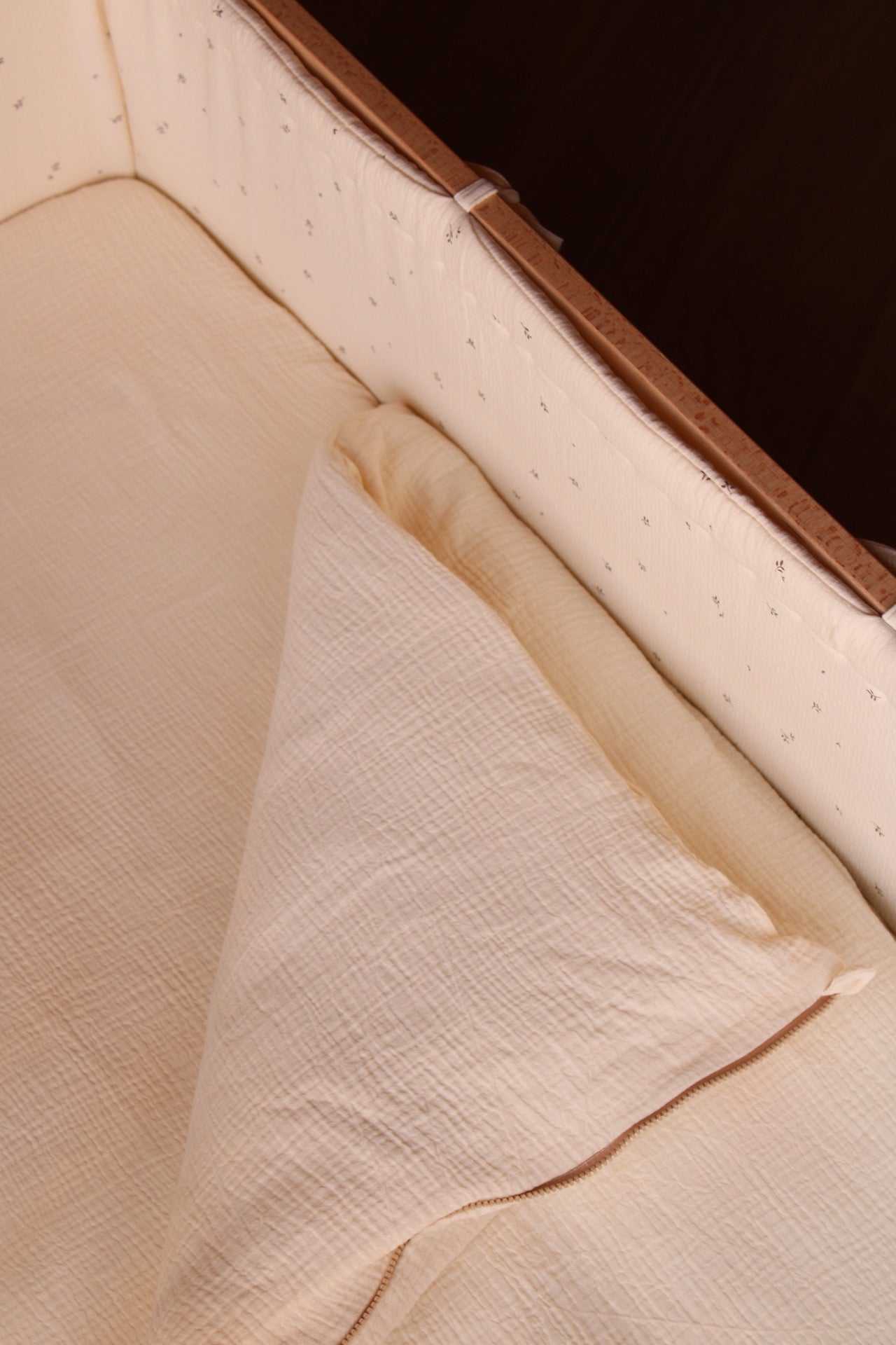 Beige Muslin Crib Protector 60x120