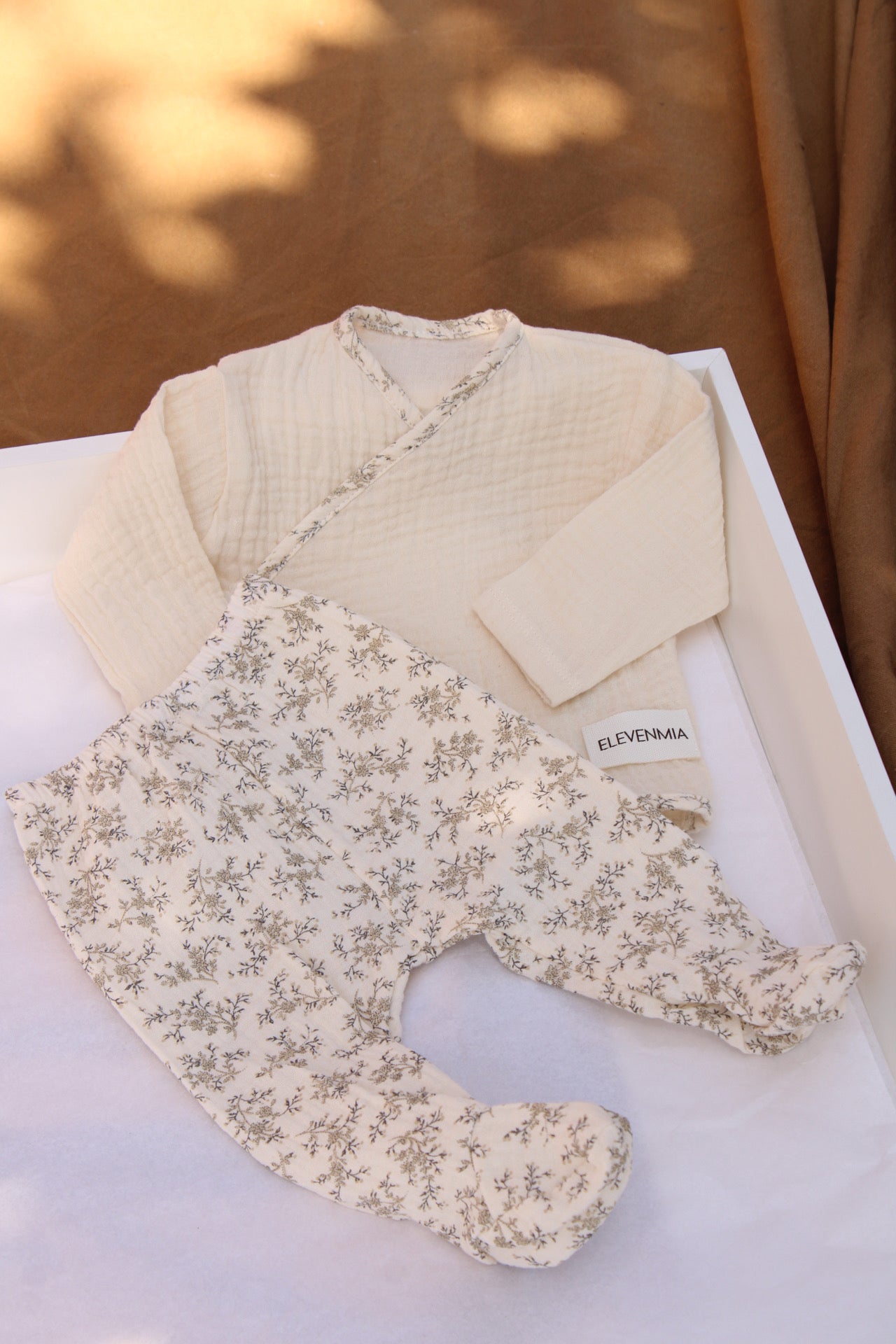 Ensemble chemise portefeuille en mousseline brute et leggings en mousseline