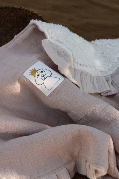 Beige Muslin + Mía Ruffle Cooing