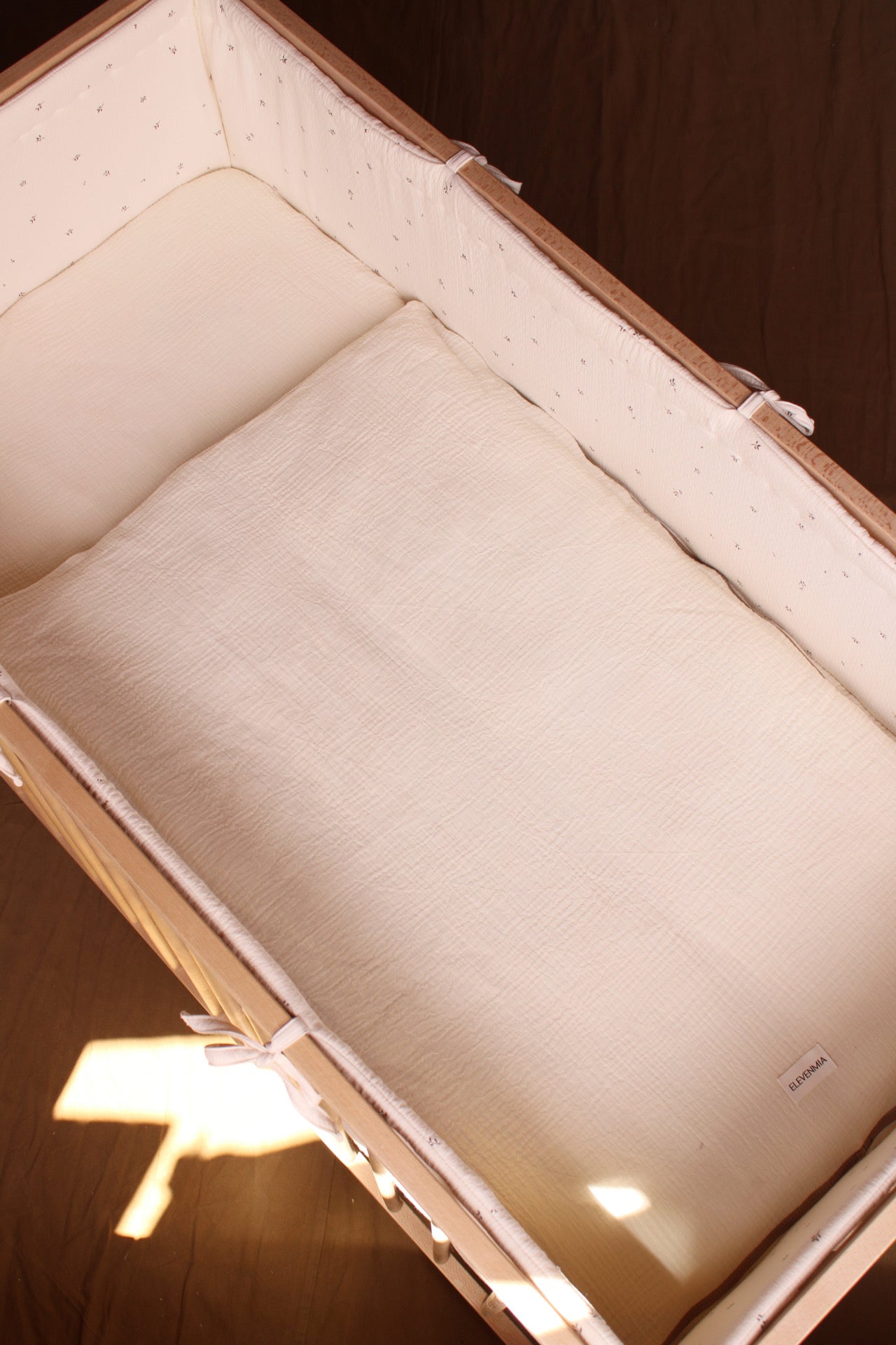 Beige Muslin Crib Protector 60x120