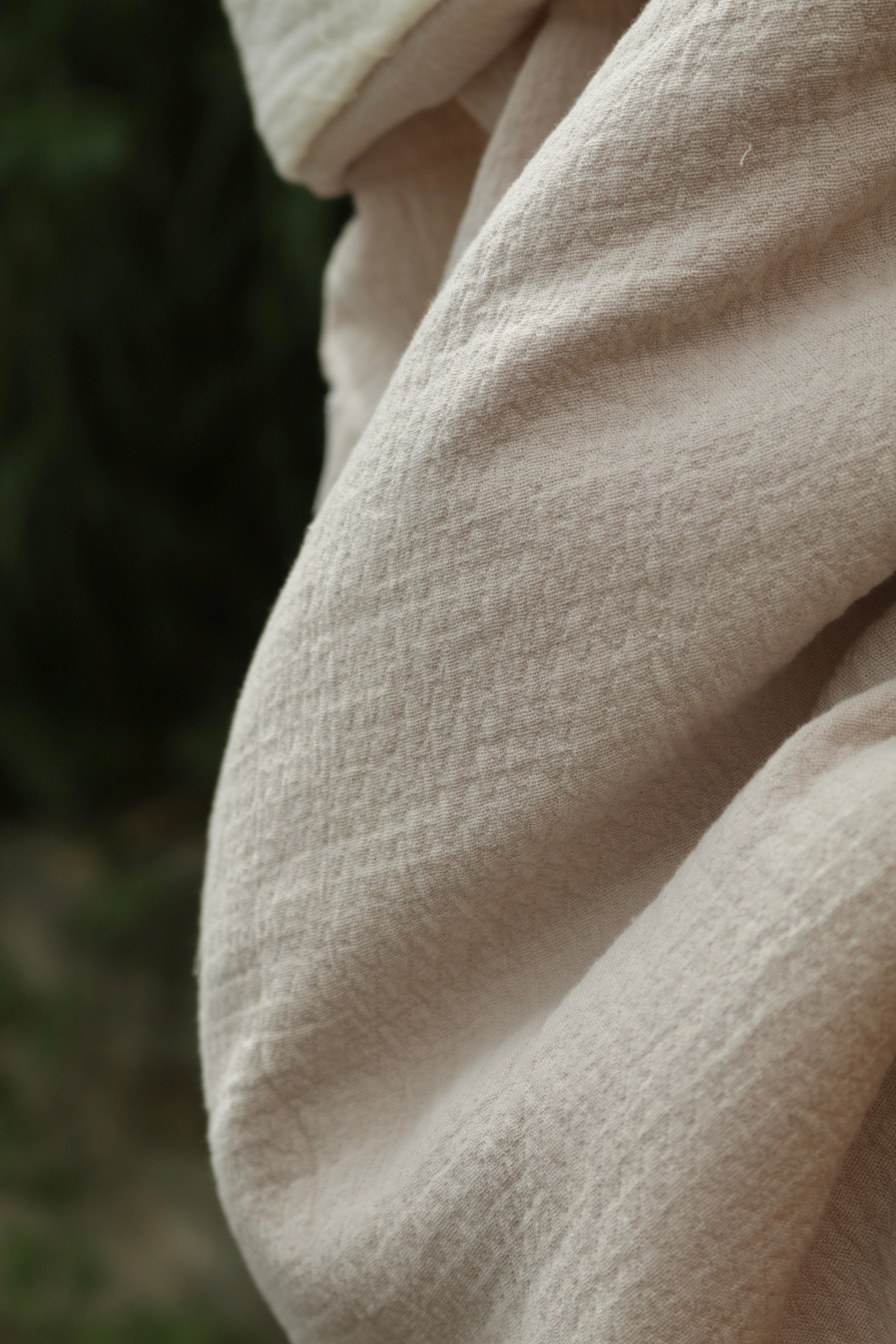 Beige Muslin + Mía Ruffle Cooing