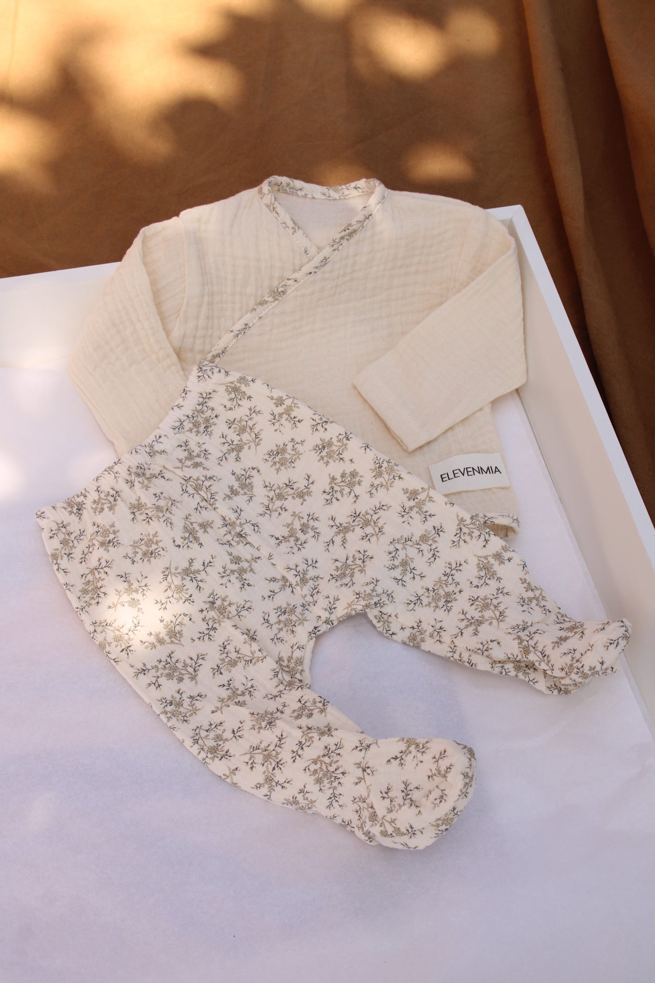 Ensemble chemise portefeuille en mousseline brute et leggings en mousseline