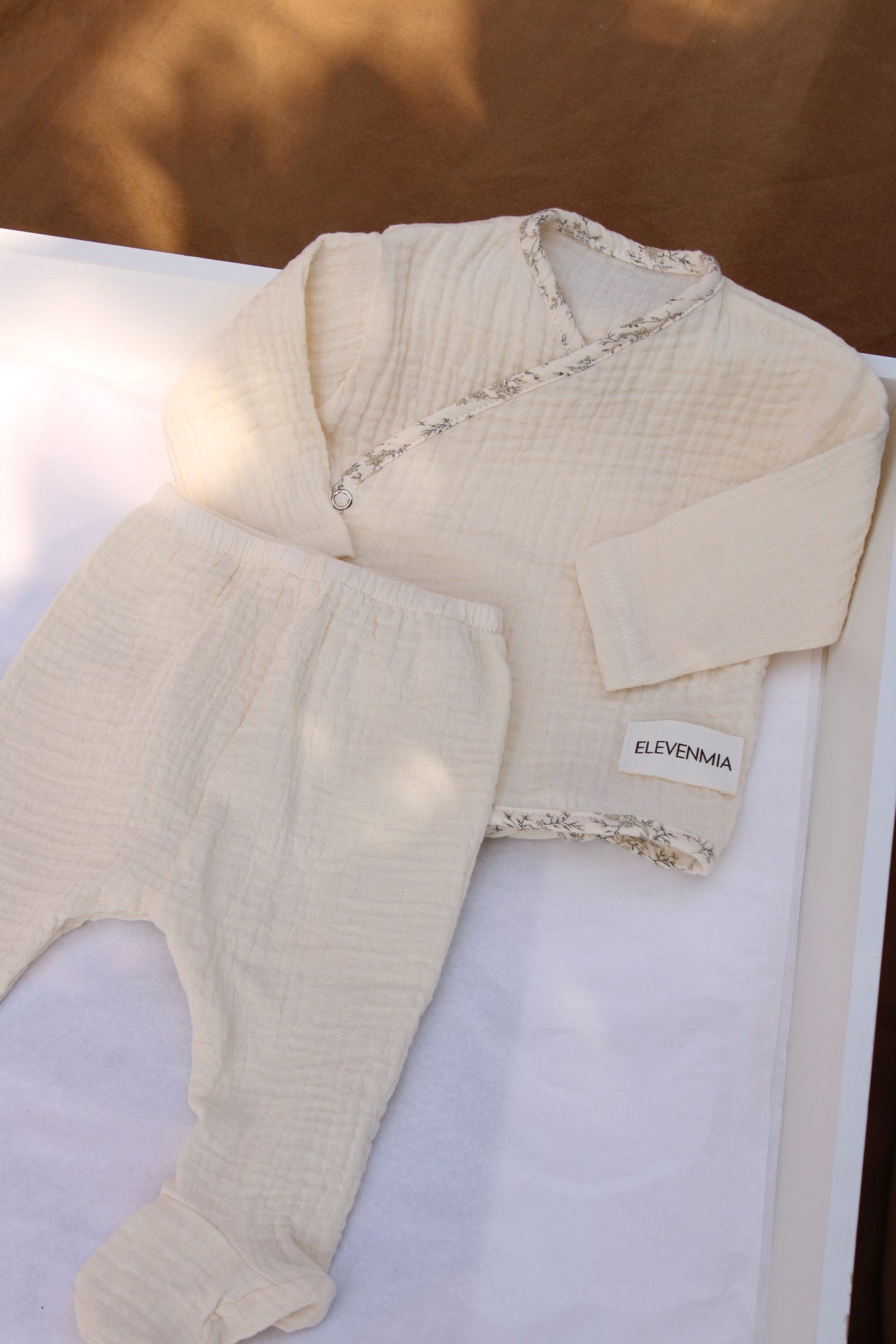 Ensemble chemise portefeuille en mousseline brute + leggings en mousseline brute