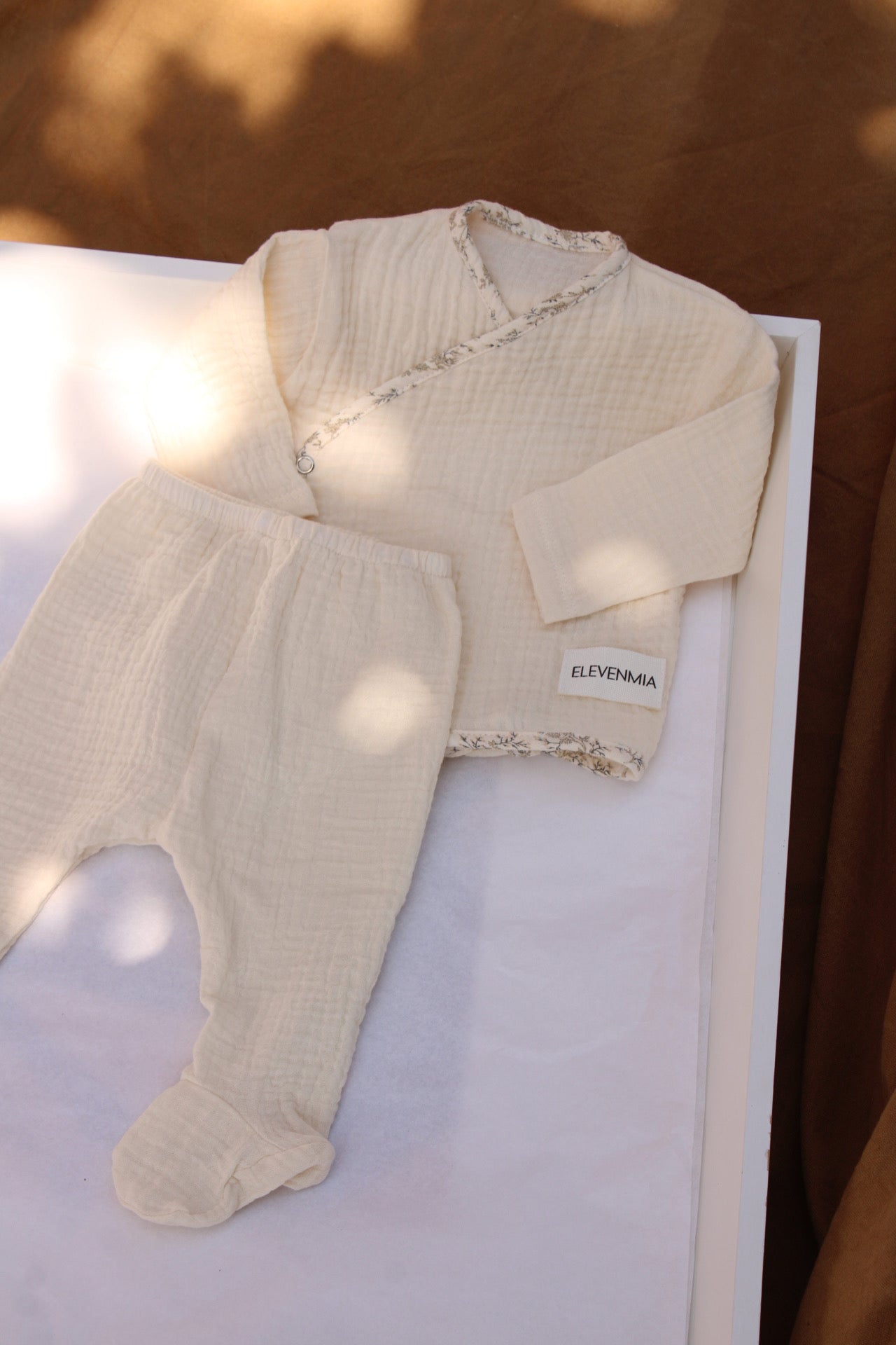 Ensemble chemise portefeuille en mousseline brute + leggings en mousseline brute