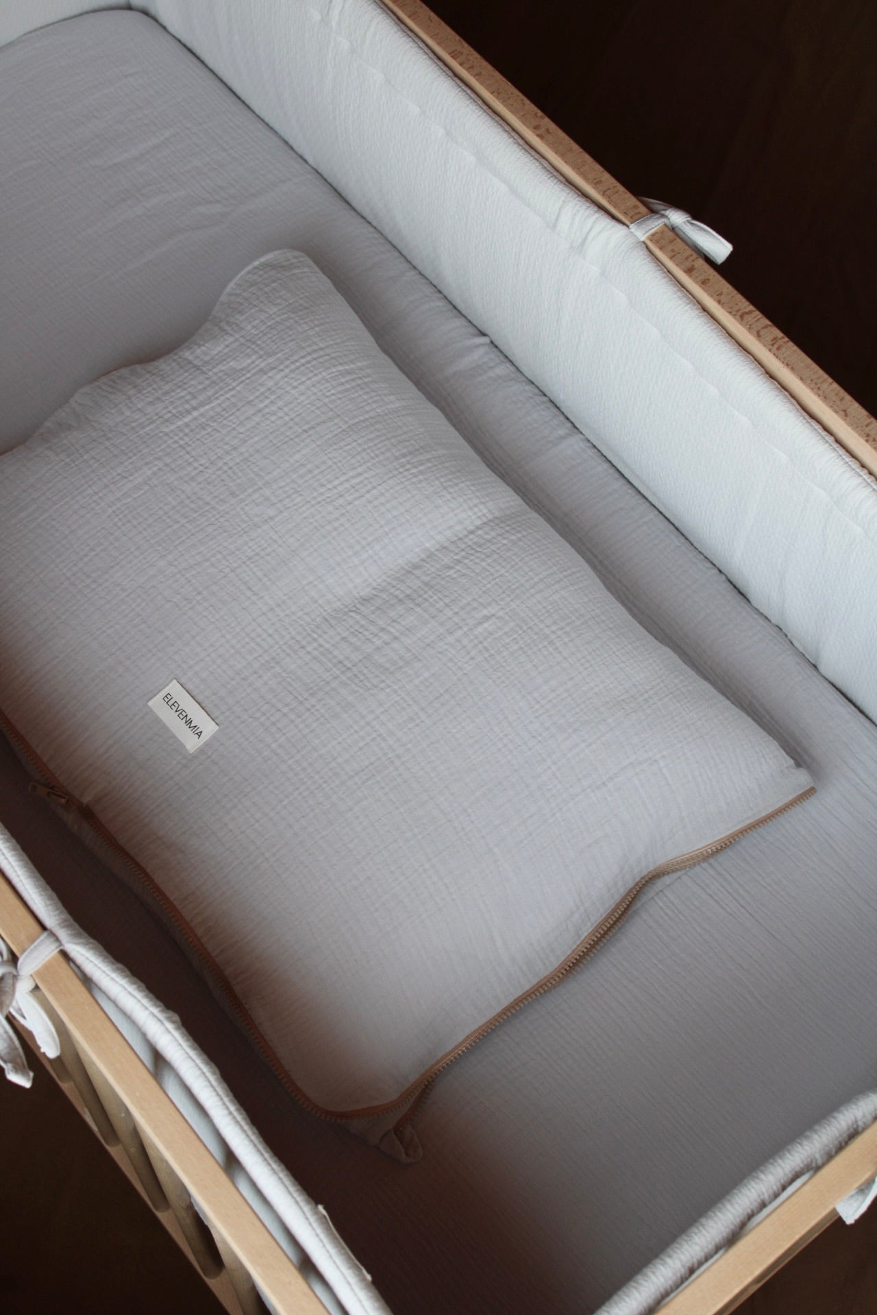 Beige Muslin Crib Protector 60x120