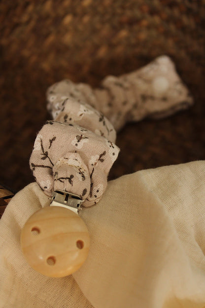 Stone Muslin Pacifier Holder