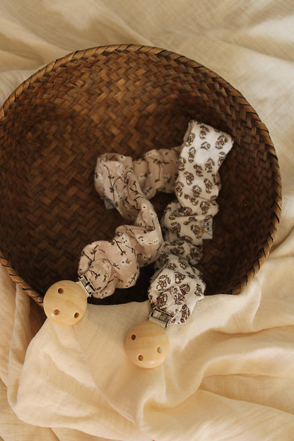 Stone Muslin Pacifier Holder