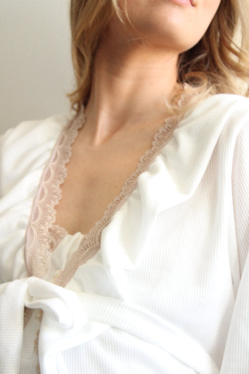 White Ruffle Short-Sleeve Canalé Robe 