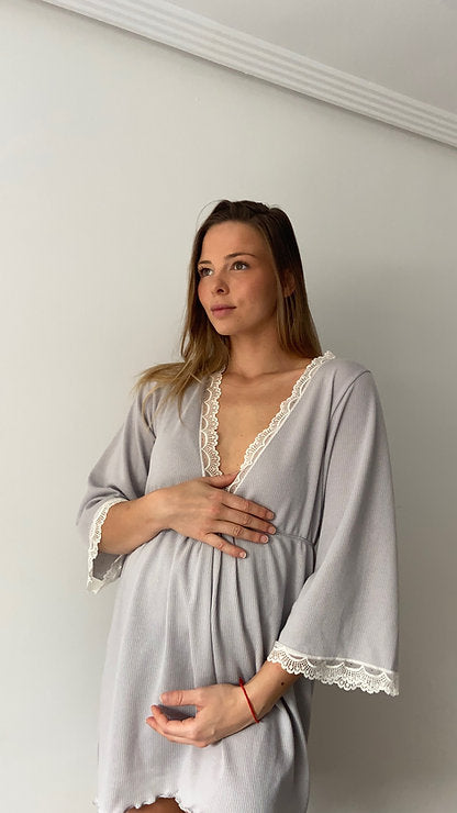 Chemise de nuit de maternité côtelée à col en V, grise