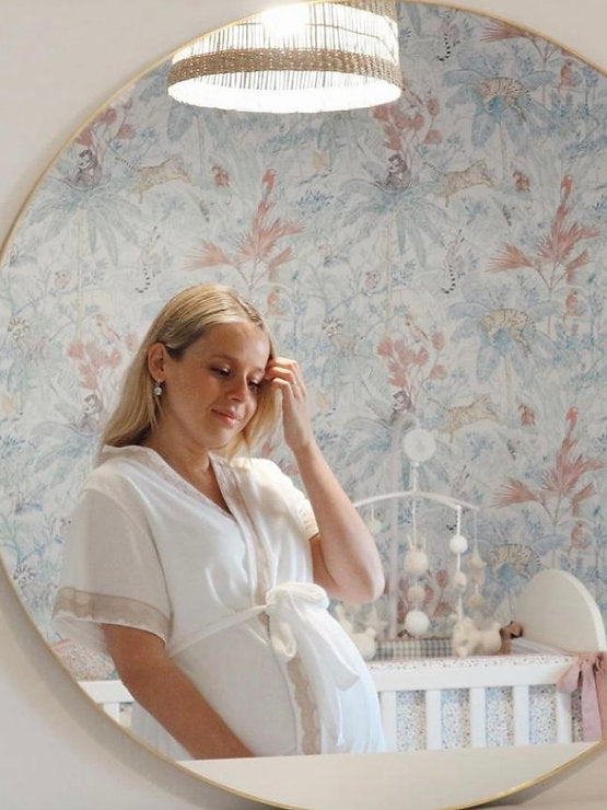 Robe à manches courtes côtelée blanche et dentelle