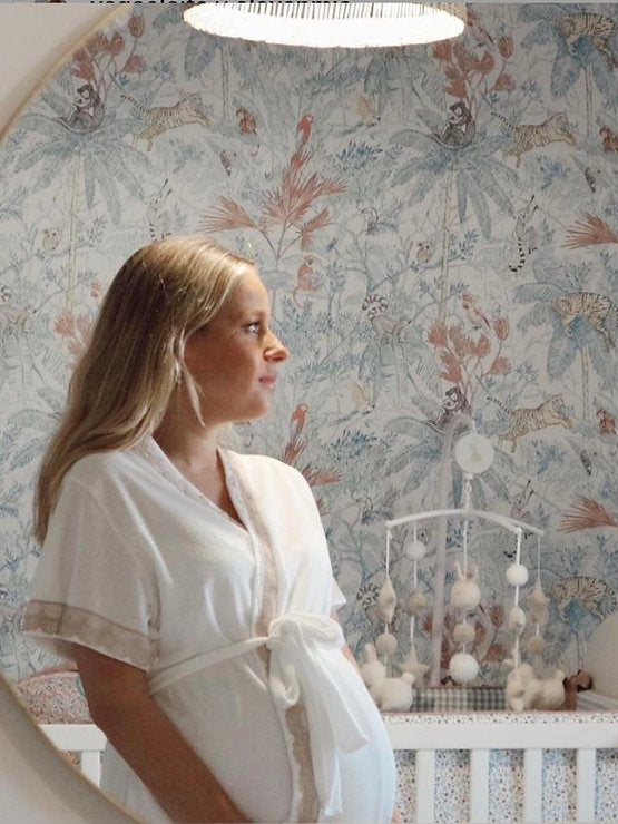 Robe à manches courtes côtelée blanche et dentelle