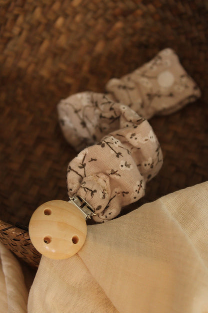 Stone Muslin Pacifier Holder