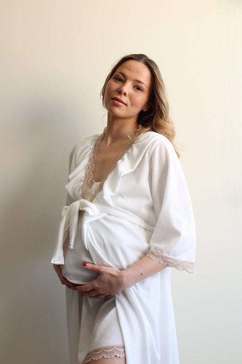 Robe blanche à volants côtelés