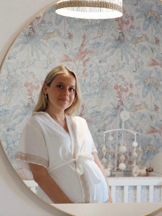 Robe à manches courtes côtelée blanche et dentelle