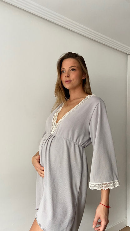 Chemise de nuit de maternité côtelée à col en V, grise