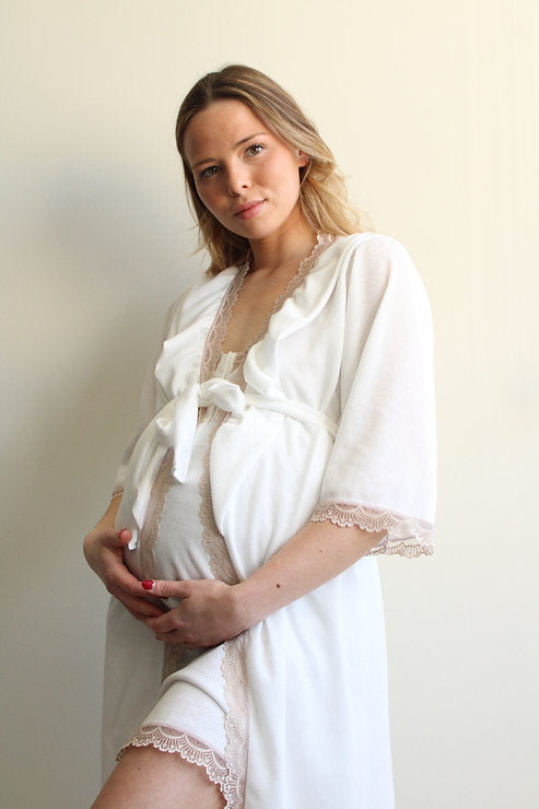 Robe blanche à volants côtelés