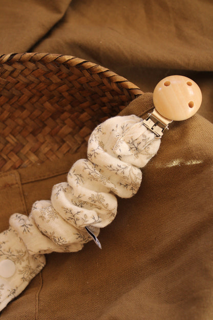 Mía Muslin Pacifier Holder