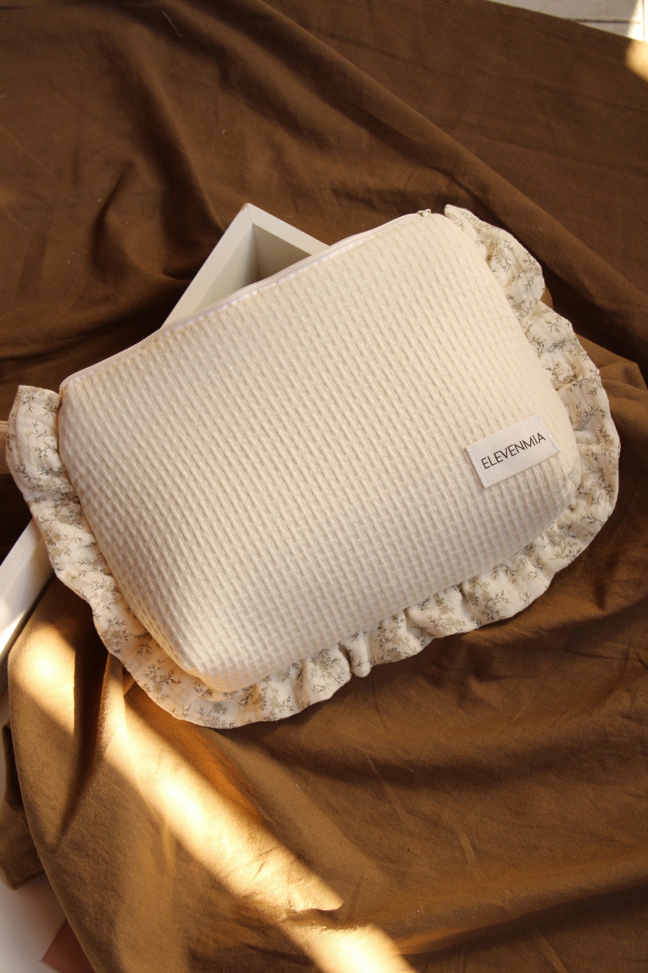  Ruffled Beige Arpi + Mía Muslin Toiletry Bag