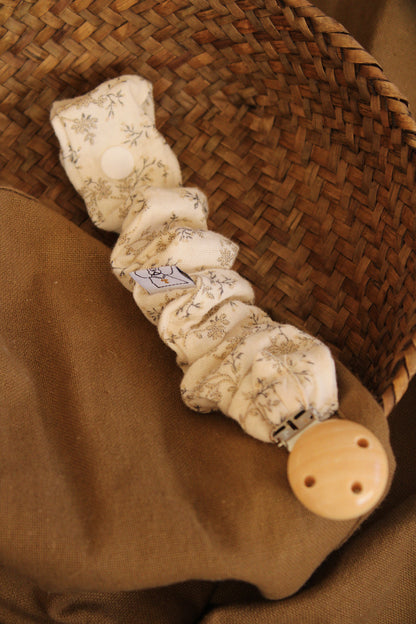 Mía Muslin Pacifier Holder