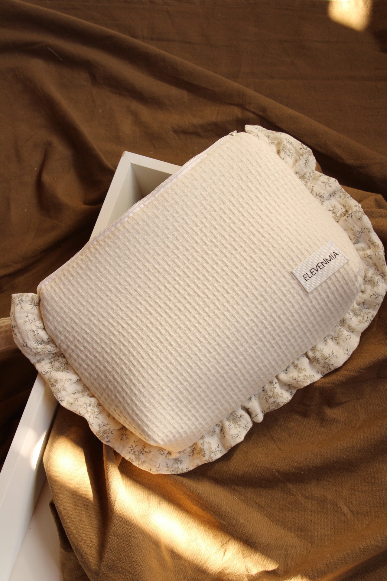  Ruffled Beige Arpi + Mía Muslin Toiletry Bag