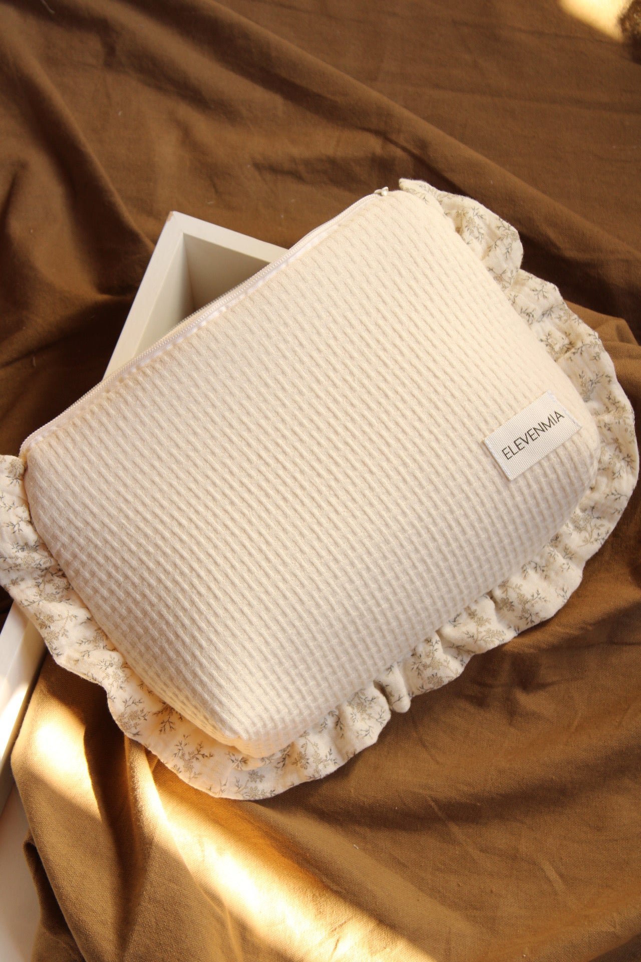  Ruffled Beige Arpi + Mía Muslin Toiletry Bag