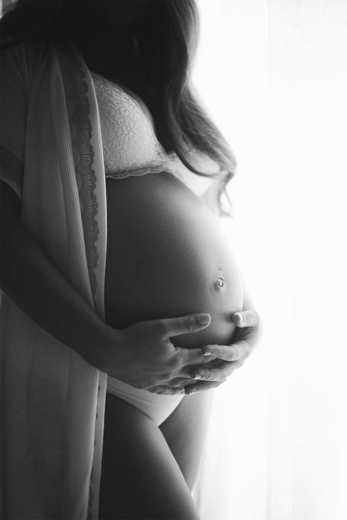 Robe à manches courtes côtelée blanche et dentelle