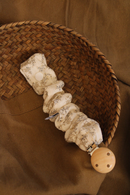 Mía Muslin Pacifier Holder