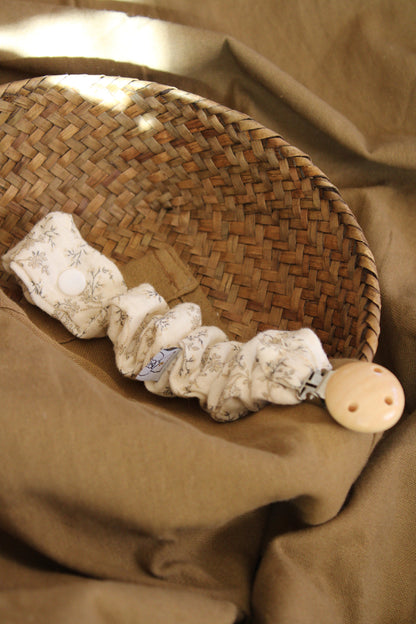 Mía Muslin Pacifier Holder