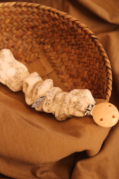 Mía Muslin Pacifier Holder